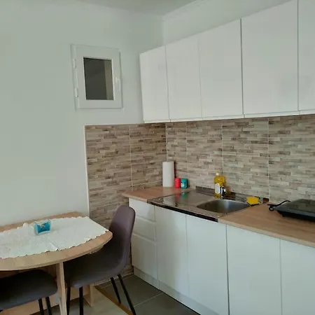 Sun Apartment *
